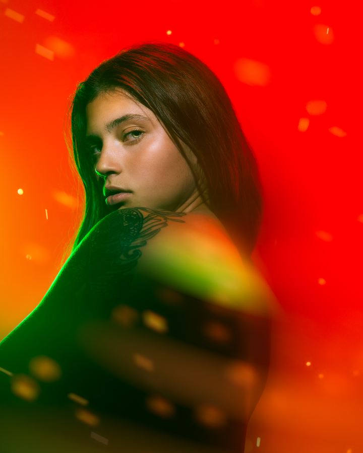 Firefly: A glance over the shoulder on red, with orange sparks and a green rim